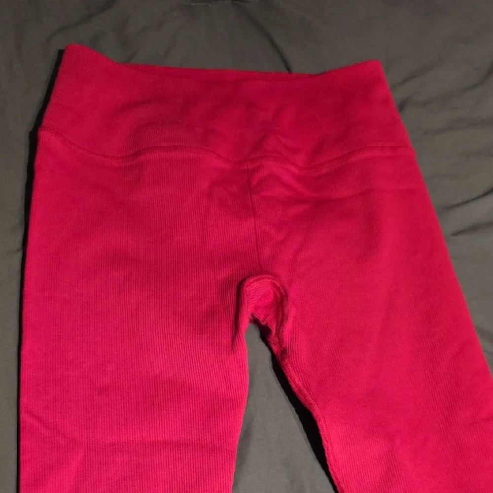 ALO Seamless Leggings In Magenta Crush NWOT